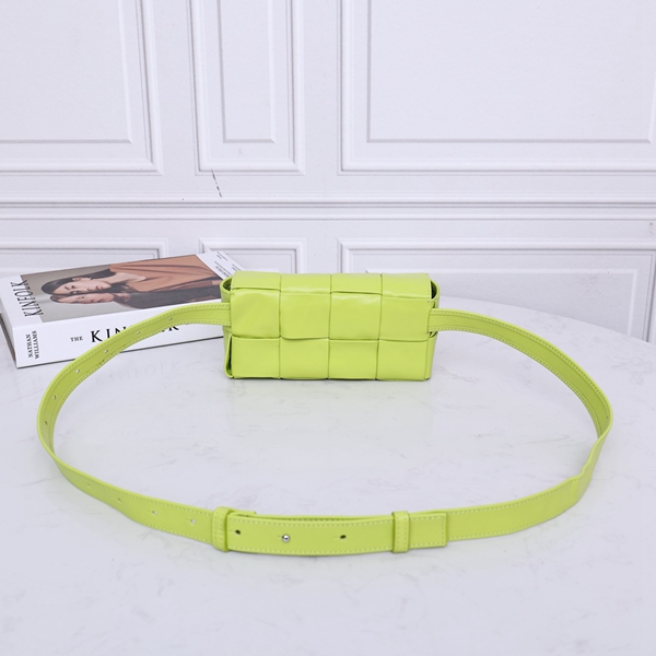 ボッテガヴェネタバッグ背面デザイン